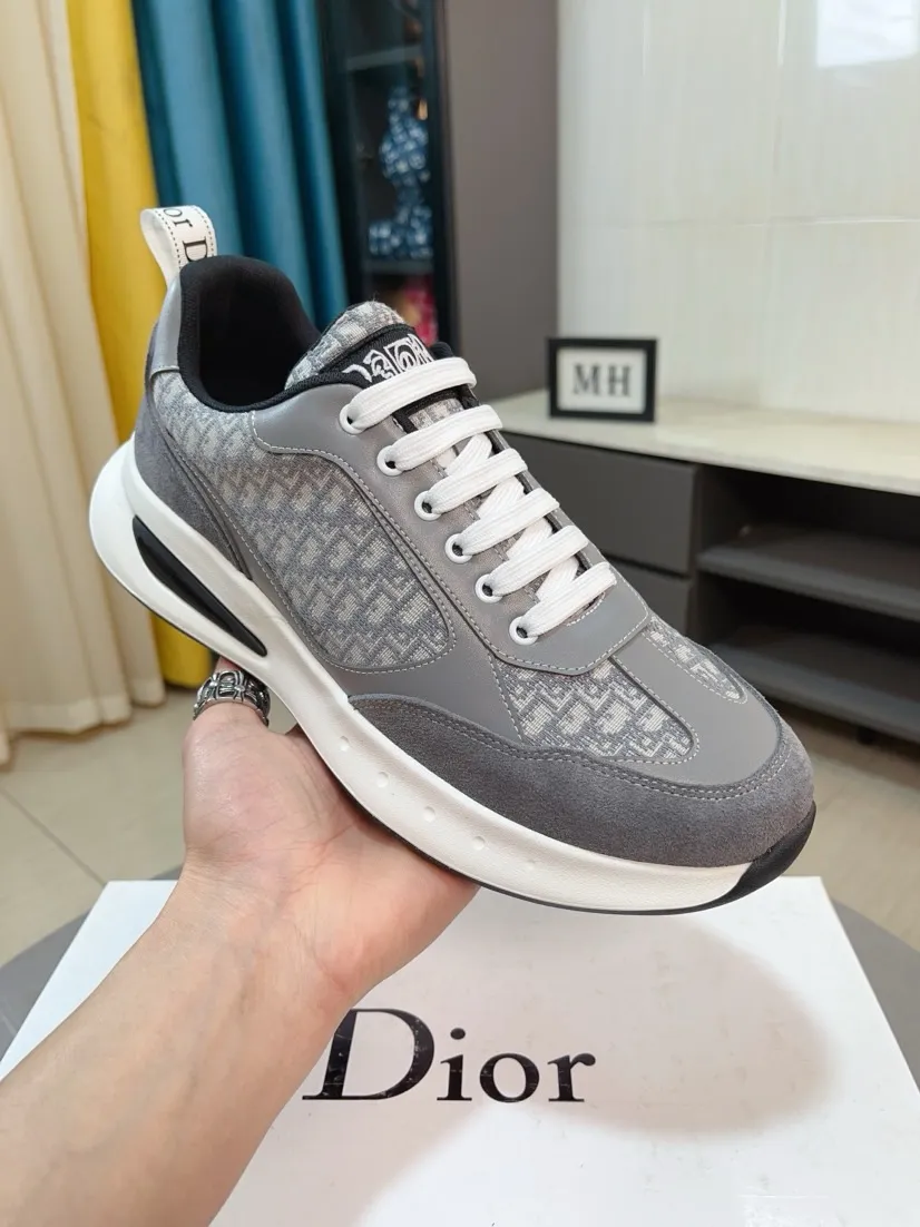 Men's men's shoes 💰440🌹🌹【Dior】Best-selling official website world premiere🔝High-end men's shoes brand official website latest series: The upper is made of imported cowhide with specially designed fabrics➕Mesh breathable lining. Make walking more convenient and comfortable! Compared with the official quality, Midea’s 1:1 replica. Create a fashionable personality to set off your uniqueness! A must-have for trendy men! Classic style. Men's sizes: 38-44.